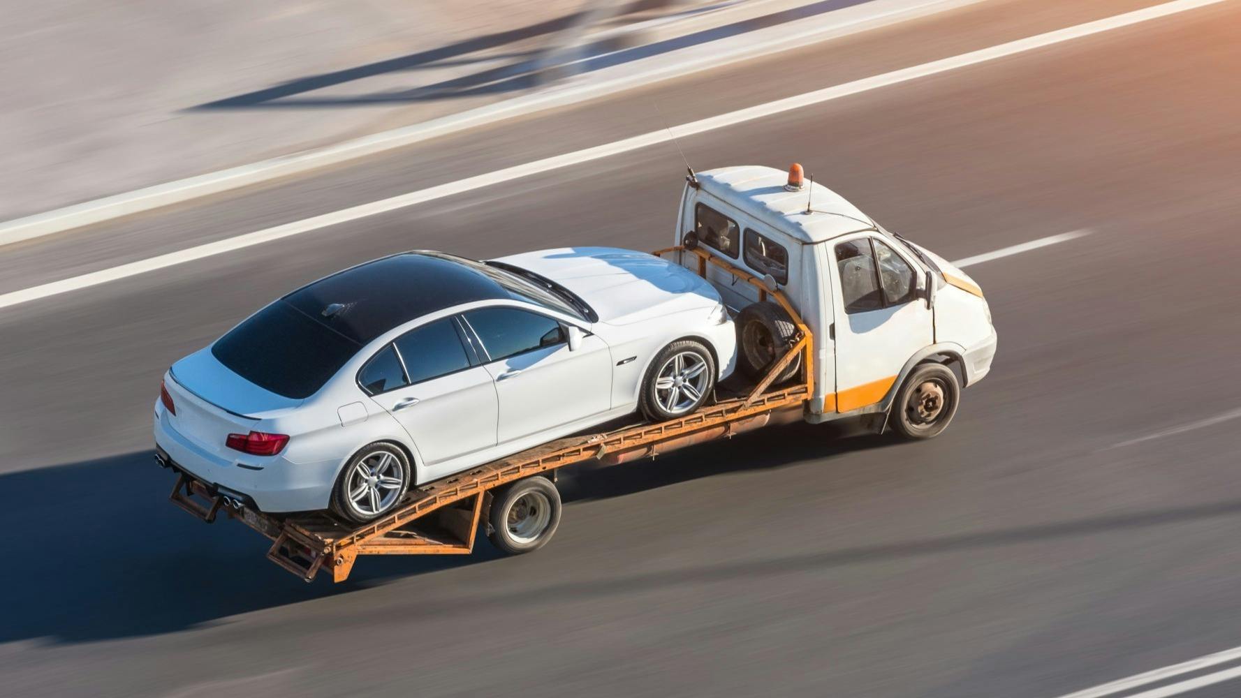 the-difference-between-towing-and-transporting-your-vehicle