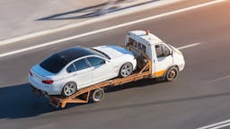 the-difference-between-towing-and-transporting-your-vehicle